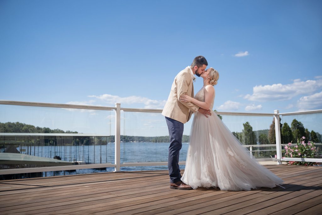 wedding venue at the lake of the Ozarks by wedding photographer Mitchell Bennett Photography